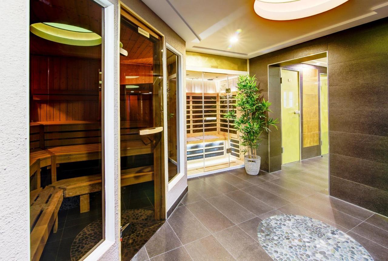 Hotel Residenz Waldkrone Kuhlungsborn Bagian luar foto